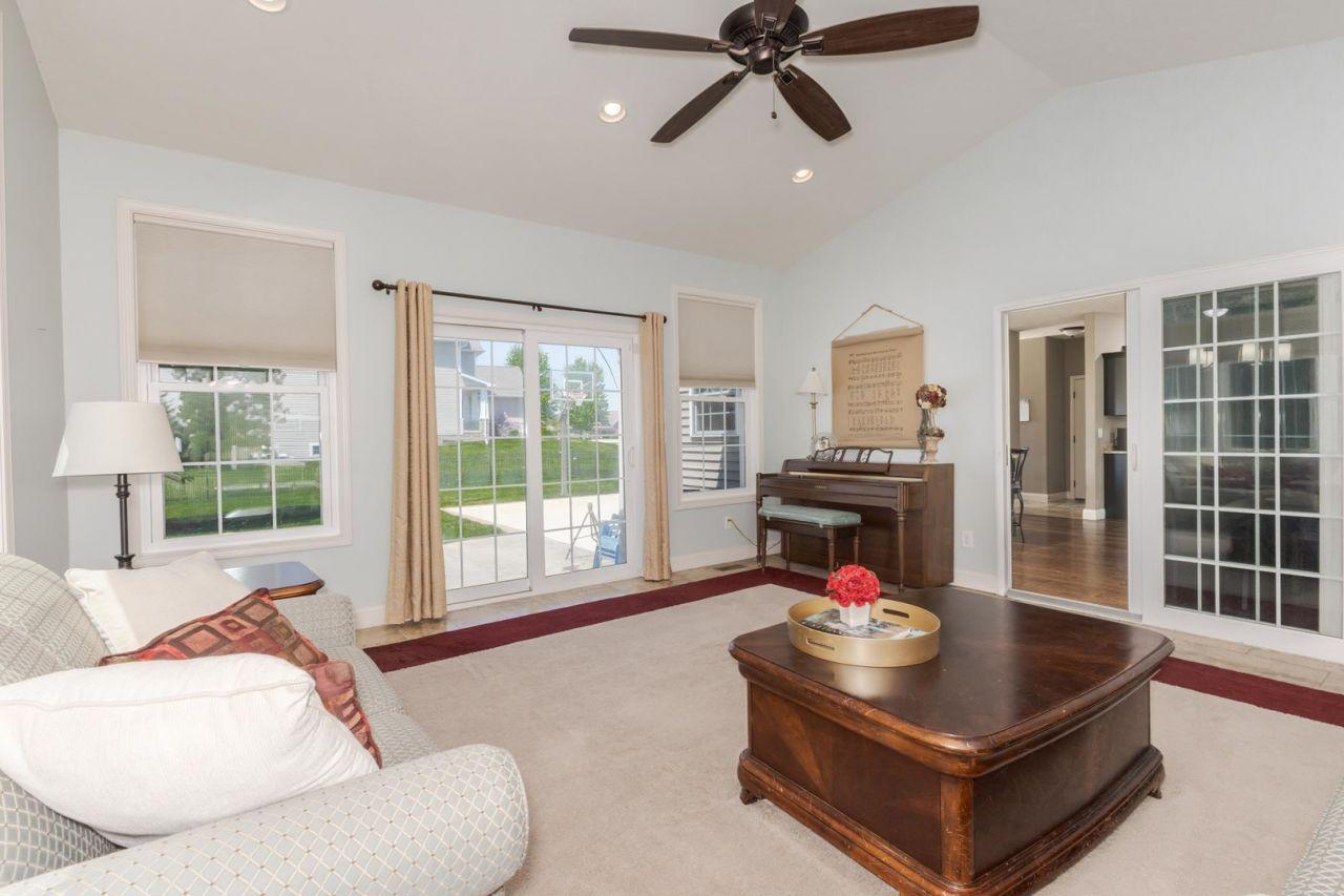 Bloomington, Illinois, 61705, United States, 5 Bedrooms Bedrooms, ,5 BathroomsBathrooms,Residential,For Sale,1817687