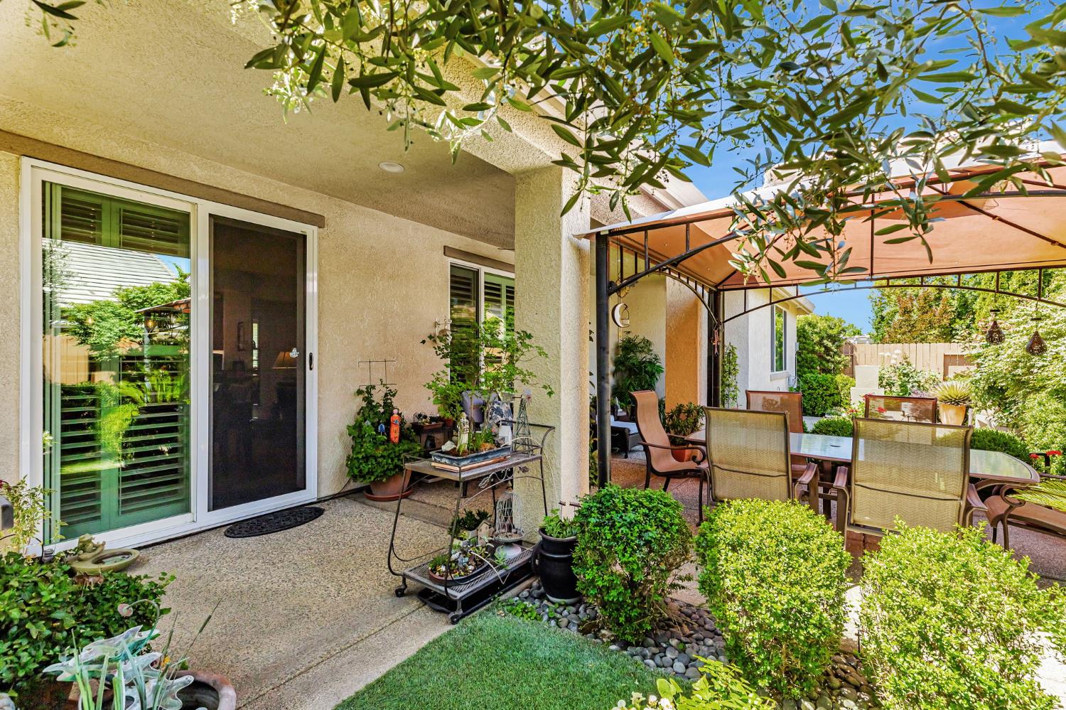 Elk Grove, California, 95757, United States, 2 Bedrooms Bedrooms, ,2 BathroomsBathrooms,Residential,For Sale,1901931