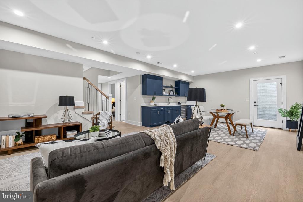 Kensington, Maryland, 20895, United States, 5 Bedrooms Bedrooms, ,5 BathroomsBathrooms,Residential,For Sale,2048532