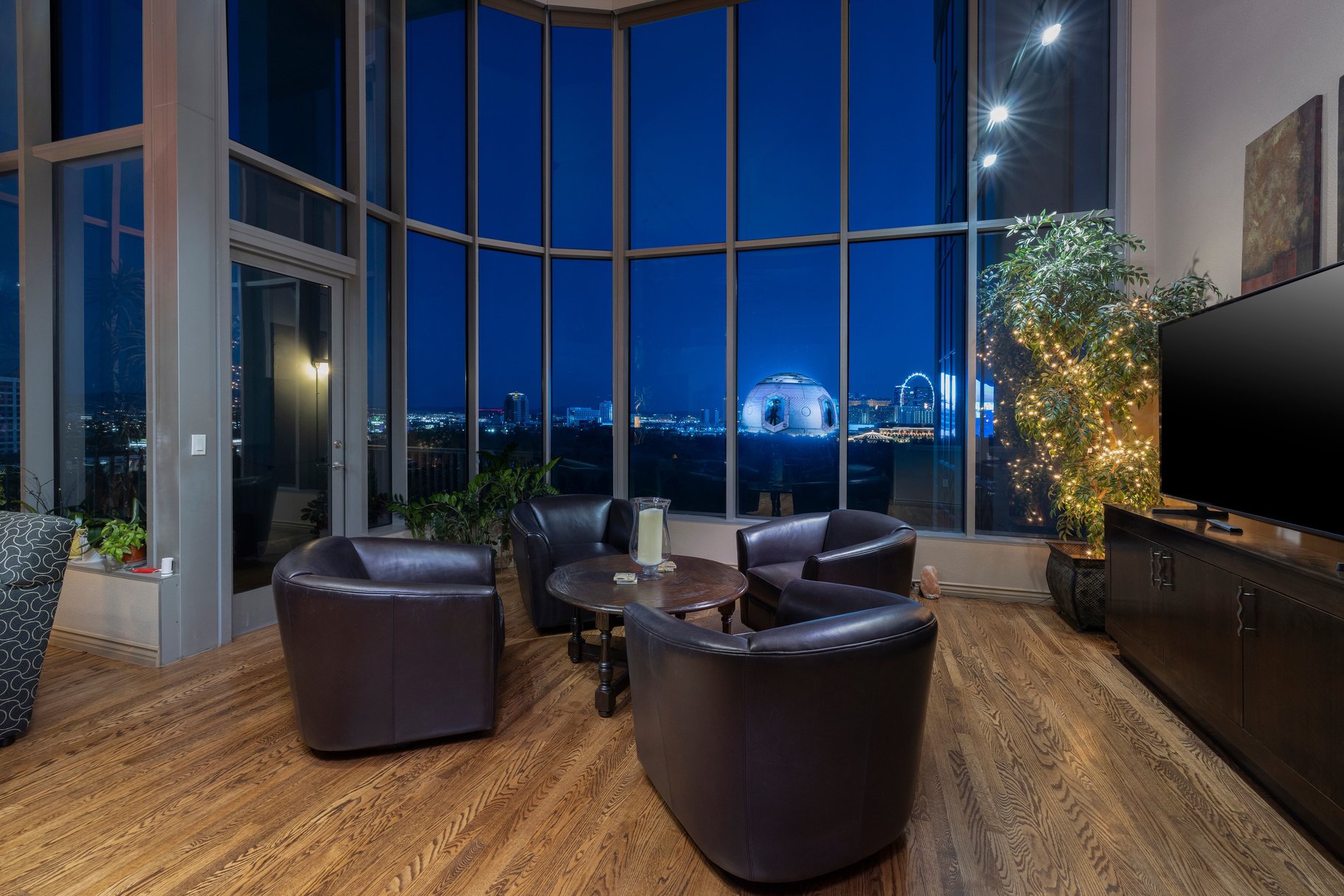  From Sunrise to Neon: Unrivaled Views of the Strip, Sphere & Valley Beyond - 物件實景