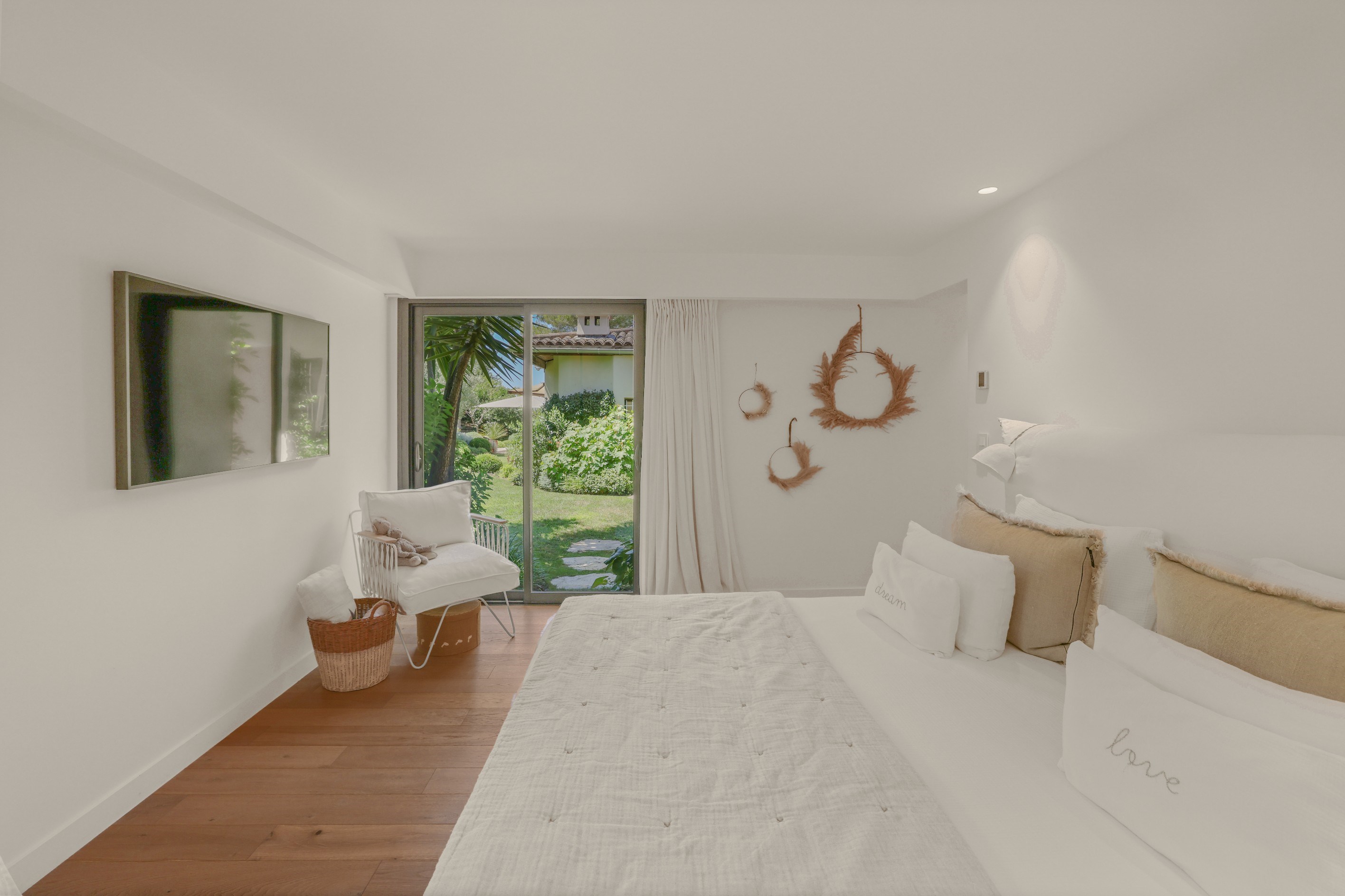 Le Cannet, luxury property for sale with landscaped gardens, heated swimming po… - 物件實景
