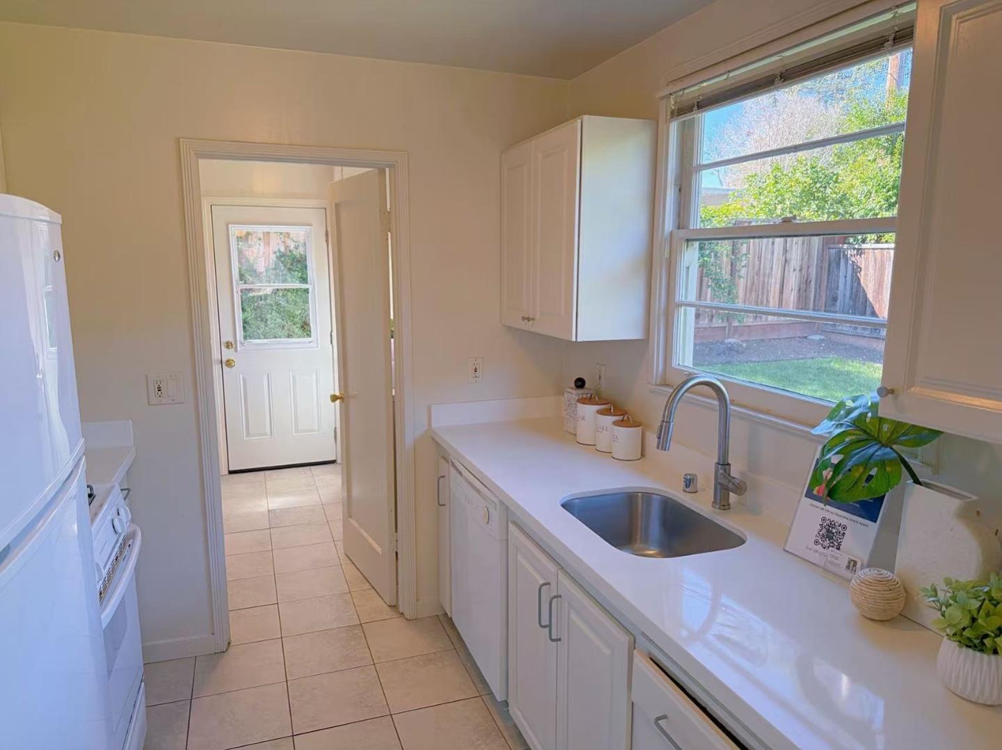 Palo Alto, California, 94303, United States, 4 Bedrooms Bedrooms, ,2 BathroomsBathrooms,Residential,For Sale,1984976