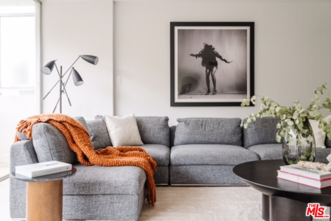 West Hollywood, California, 90069, United States, 1 Bedroom Bedrooms, ,1 BathroomBathrooms,Residential,For Sale,1891837