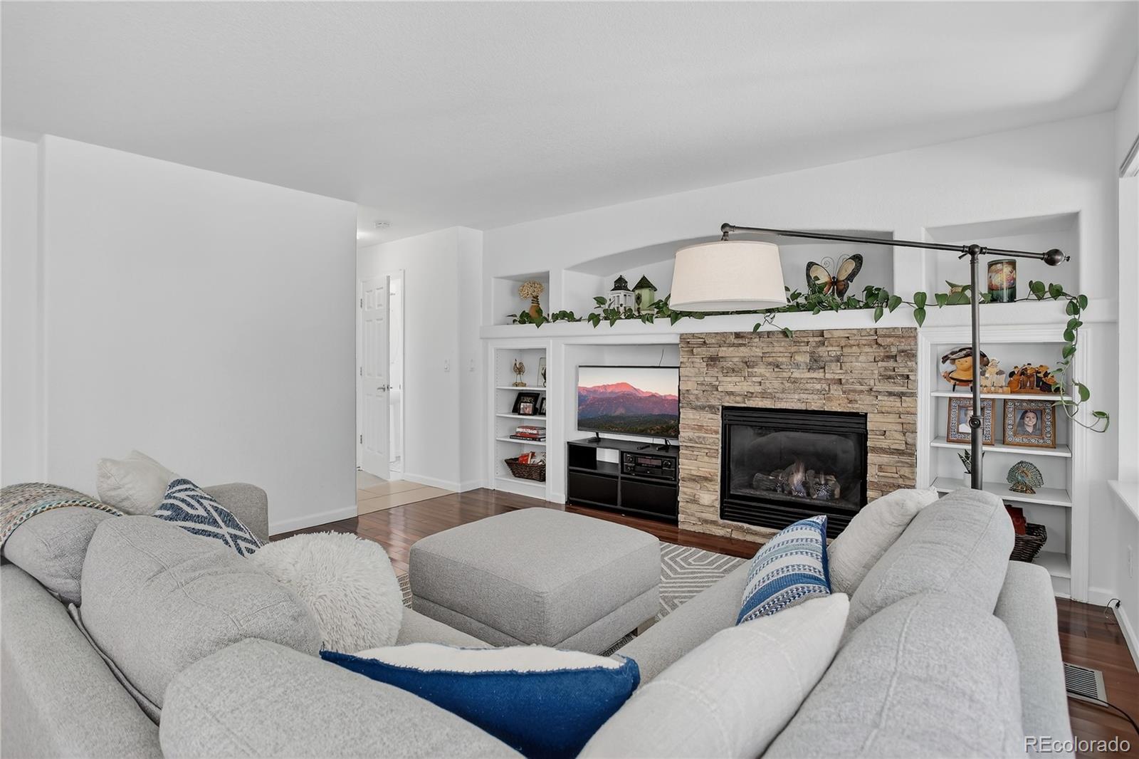 Castle Pines, Colorado, 80108, United States, 4 Bedrooms Bedrooms, ,3 BathroomsBathrooms,Residential,For Sale,1900976