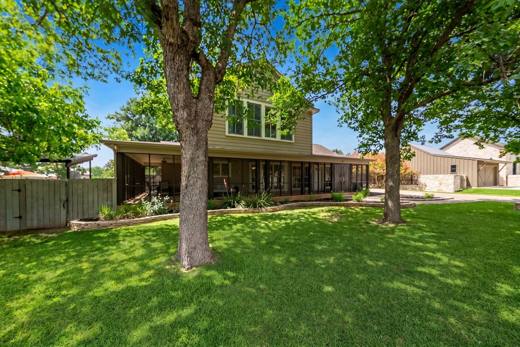 Fredericksburg, Texas, 78624, United States, 6 Bedrooms Bedrooms, ,6 BathroomsBathrooms,Residential,For Sale,2048440