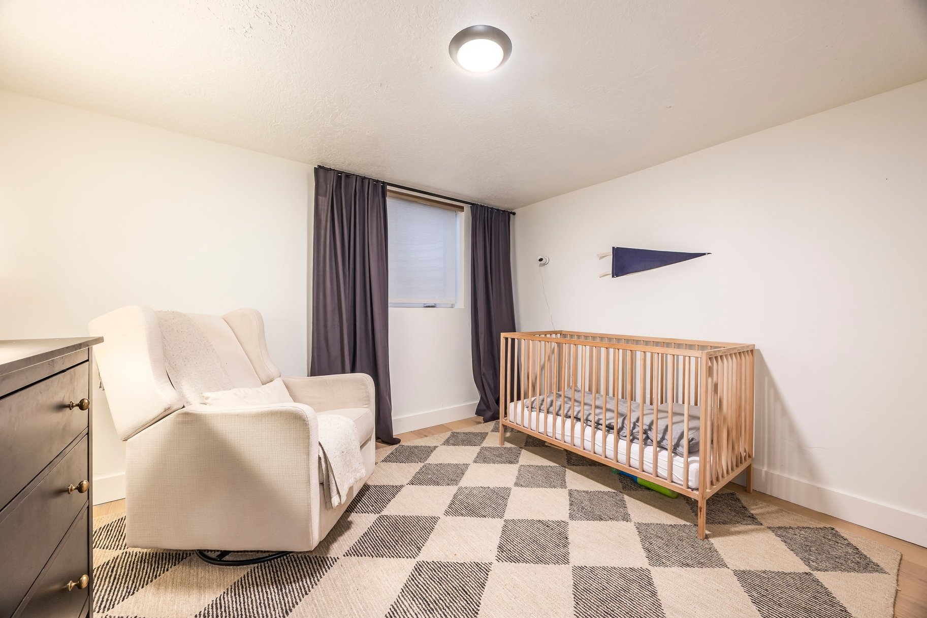  Remodeled Rambler with Outside Basement Entrance - 物件實景