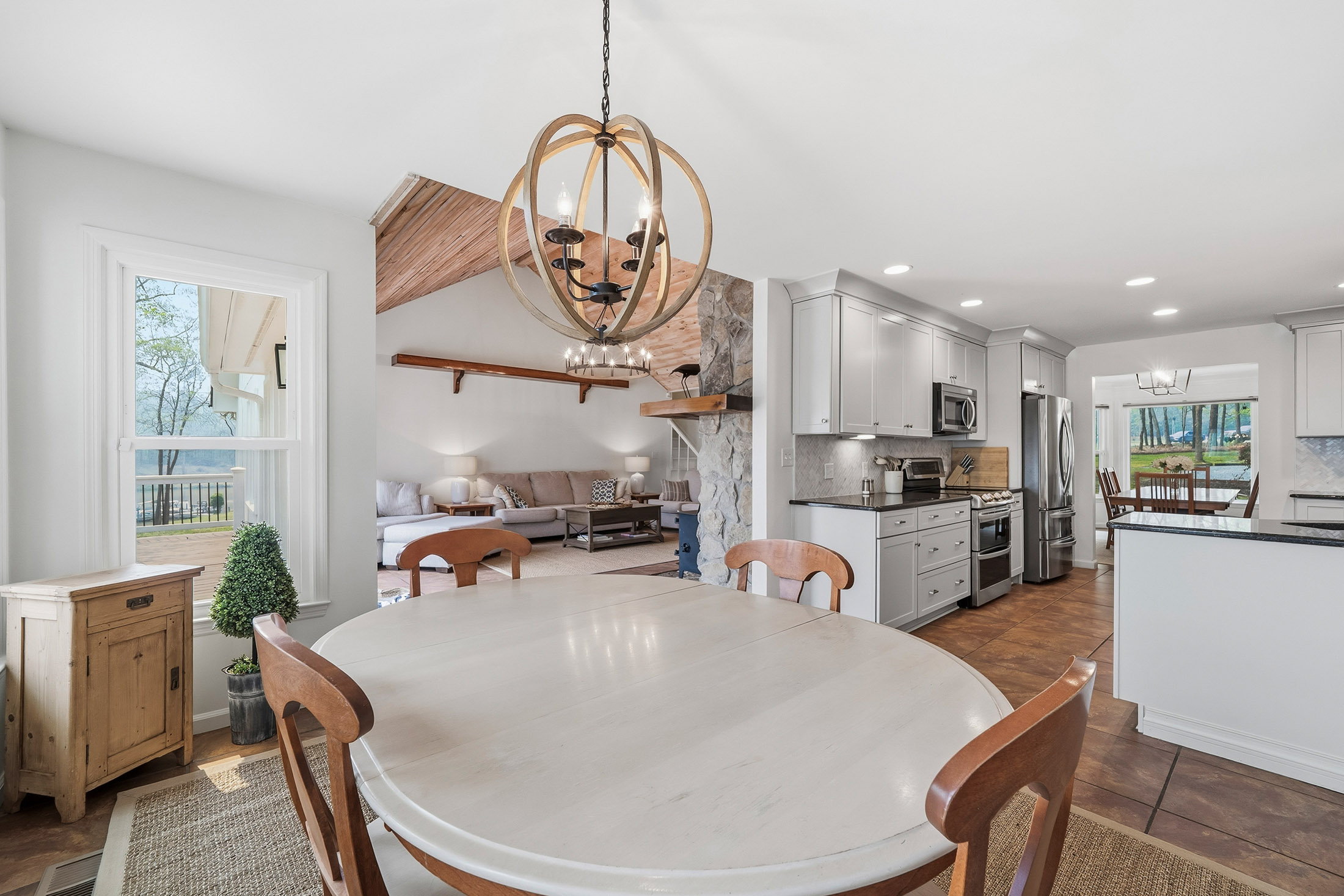  Move-in Ready Lakefront Home Delivers the Ultimate Lake Oconee Lifestyle - 物件實景