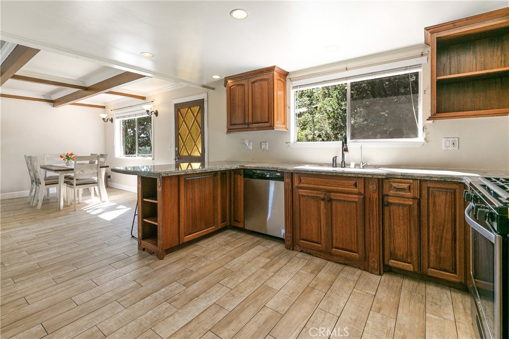 Lake Arrowhead, California, 92352, United States, 4 Bedrooms Bedrooms, ,3 BathroomsBathrooms,Residential,For Sale,2003033