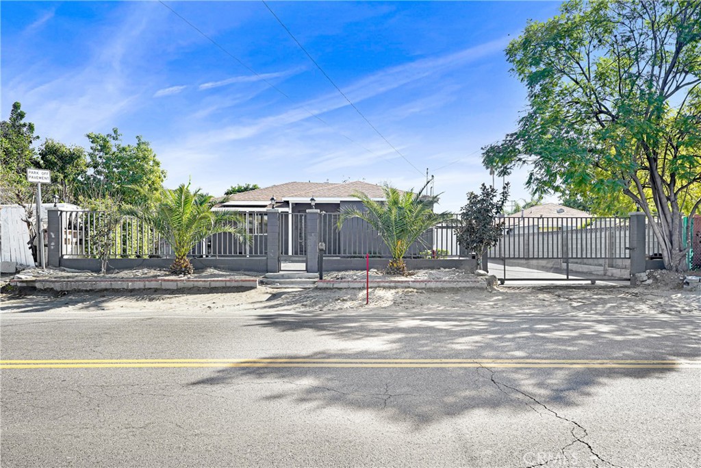 Sun Valley, California, 91352, United States, 4 Bedrooms Bedrooms, ,2 BathroomsBathrooms,Residential,For Sale,2017645