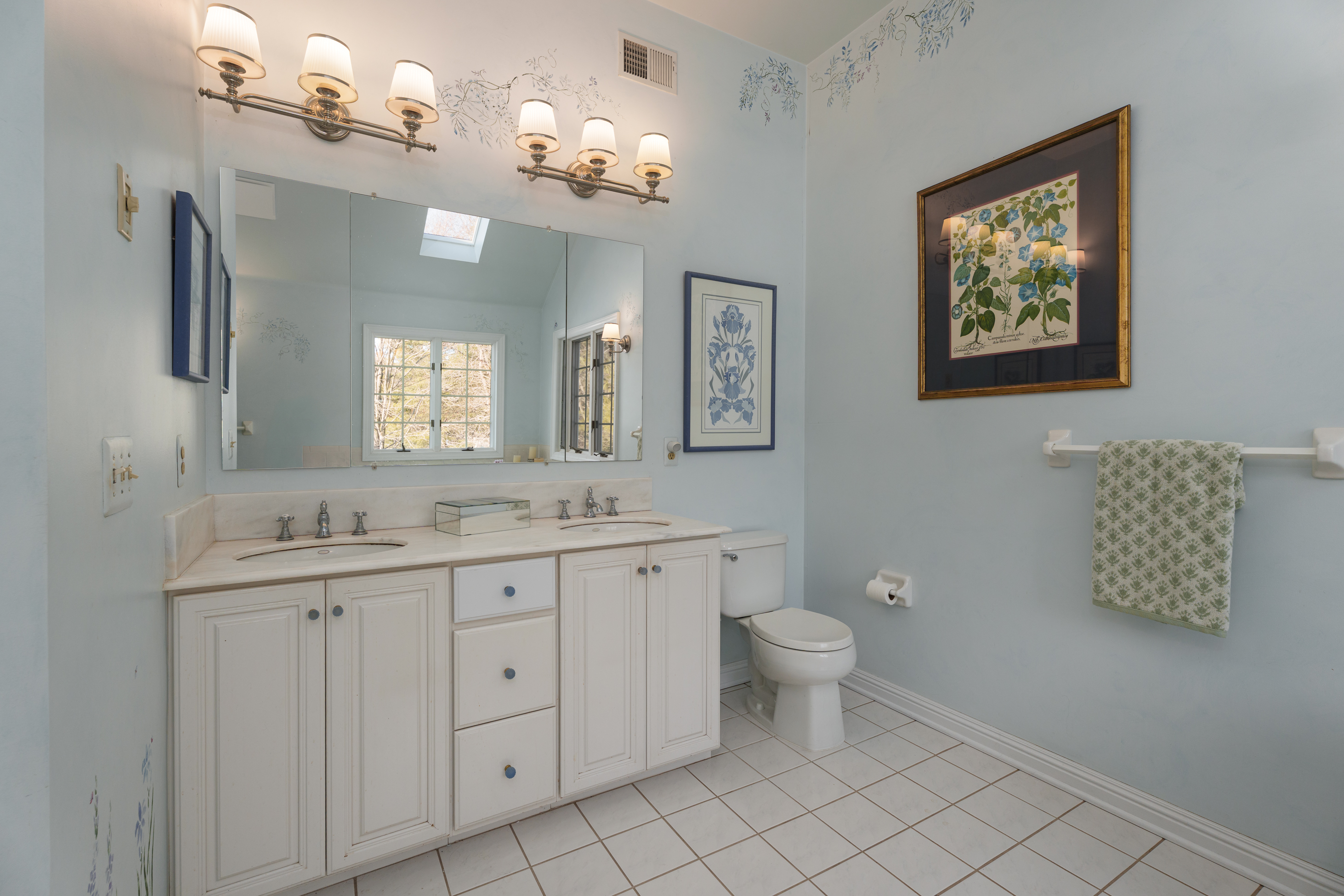  Architecturally Distinct with Greenhouse, Sunroom, and Updated Kitchen - 物件實景