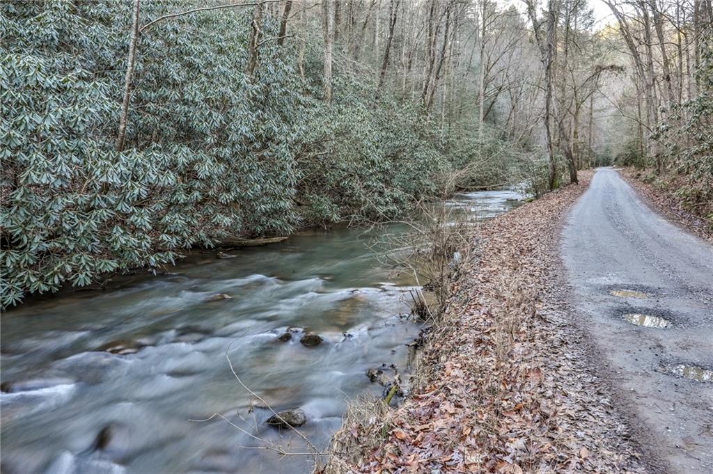 Ellijay, Georgia, 30540, United States, 3 Bedrooms Bedrooms, ,3 BathroomsBathrooms,Residential,For Sale,1923913
