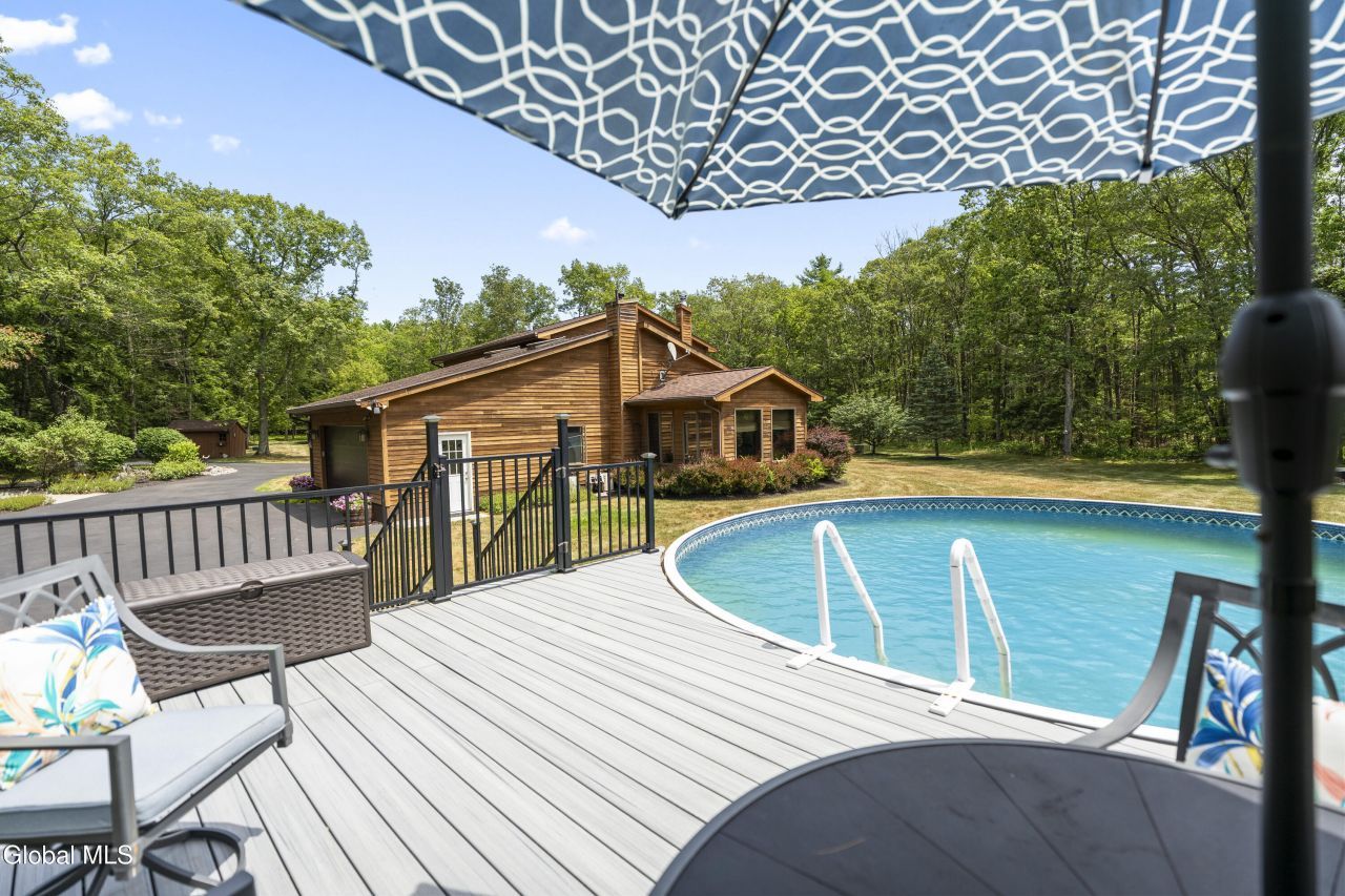 Coeymans Hollow, New York, 12046, United States, 4 Bedrooms Bedrooms, ,3 BathroomsBathrooms,Residential,For Sale,1907699