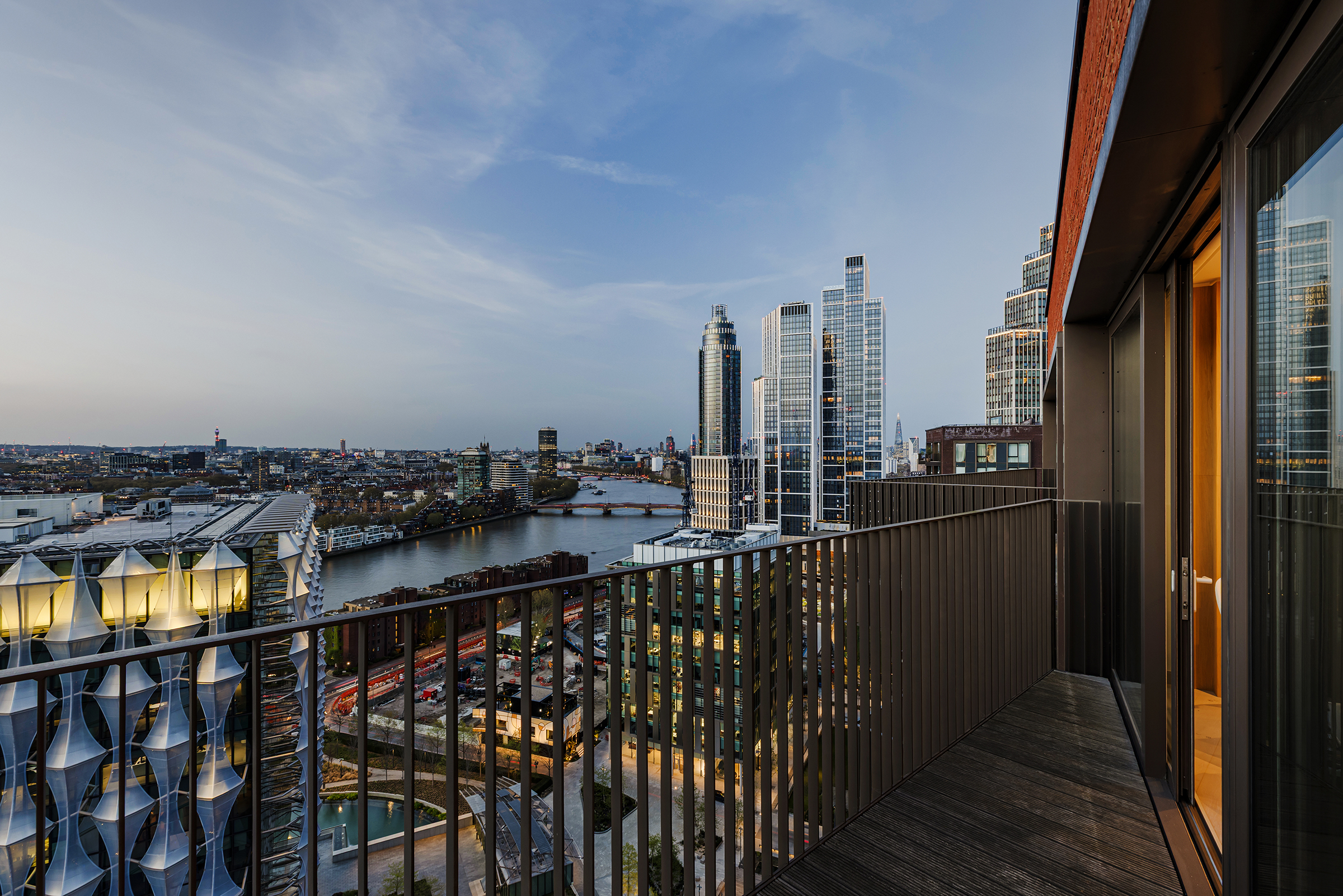 A Duplex Penthouse with Panoramic River Views and a Private Roof Terrace - 物件實景