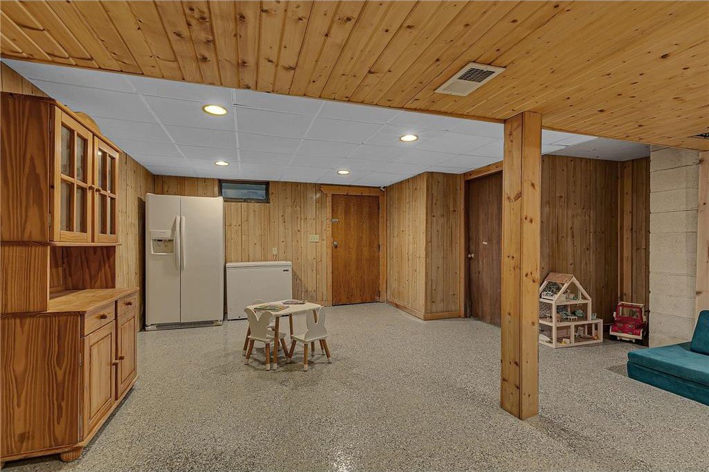 Holdingford, Minnesota, 56340, United States, 5 Bedrooms Bedrooms, ,2 BathroomsBathrooms,Residential,For Sale,1977131