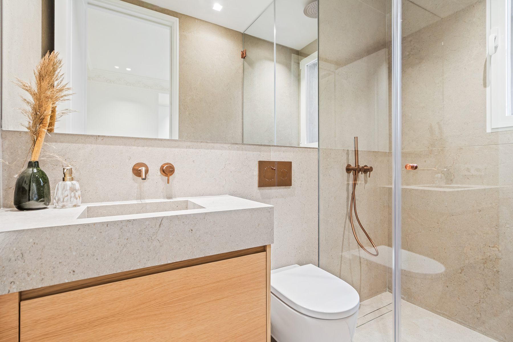  Spacious contemporary design flat in the center - 物件實景