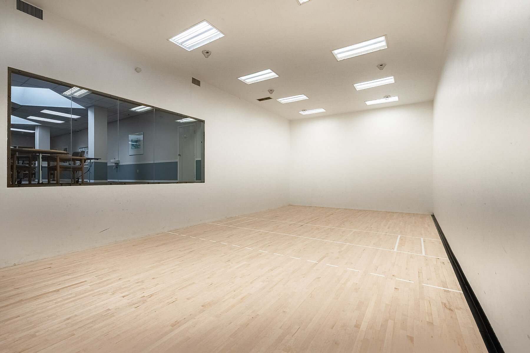  Downtown Burlington Condo - 物件實景