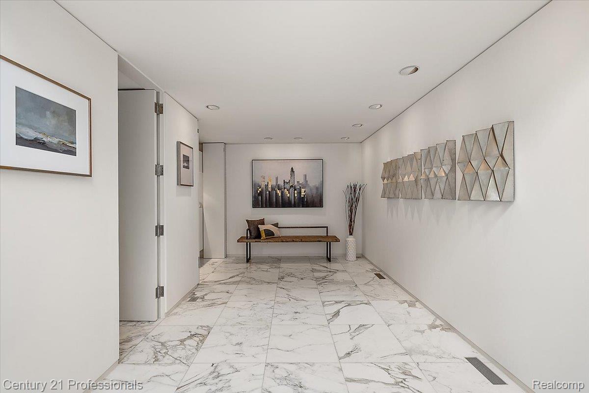 BloomfieldHills, Michigan, 48301, United States, 4 Bedrooms Bedrooms, ,5 BathroomsBathrooms,Residential,For Sale,1996516