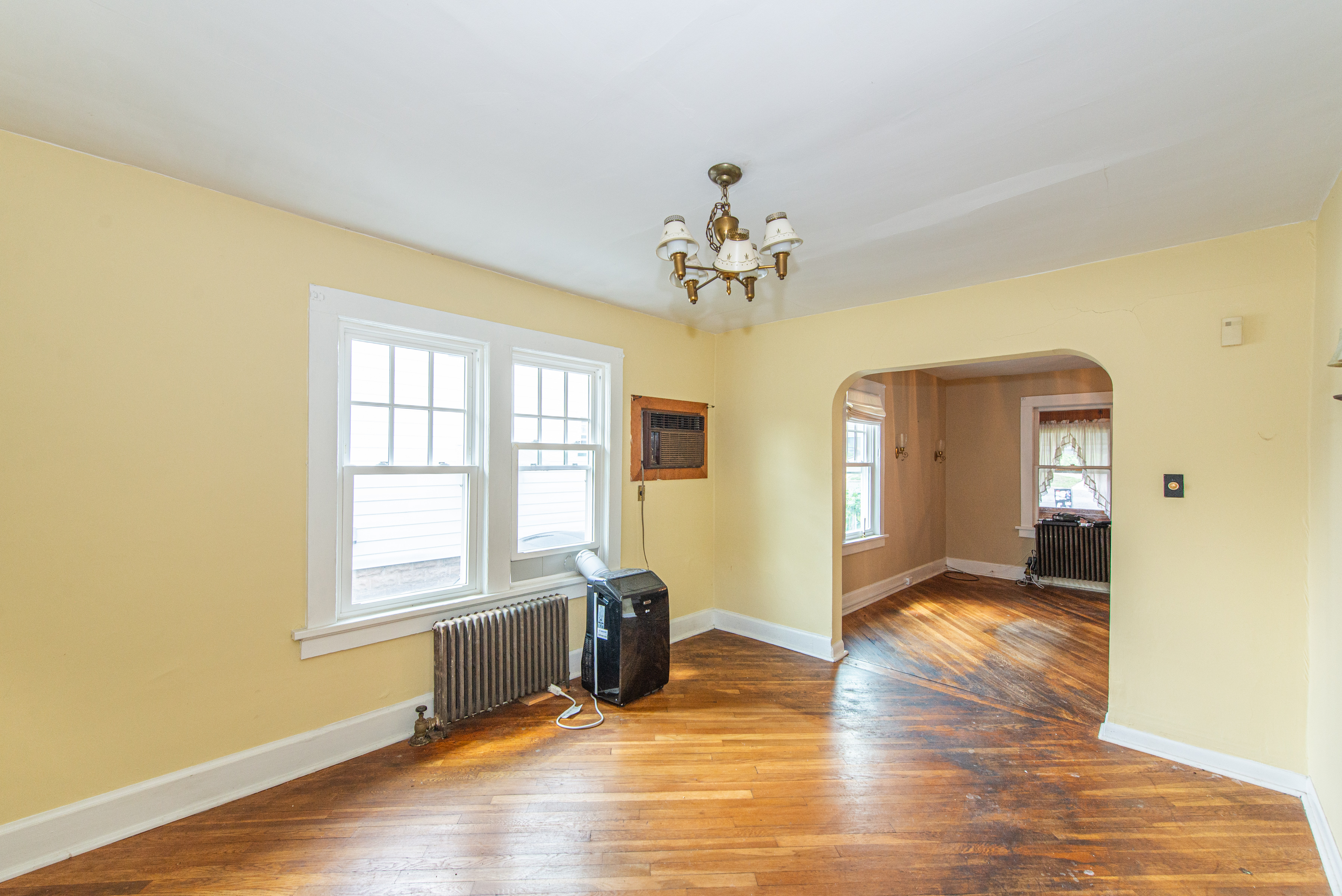 Nutley, New Jersey, 07110, United States, 3 Bedrooms Bedrooms, ,2 BathroomsBathrooms,Residential,For Sale,1935440