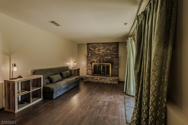 Plainfield City, New Jersey, 07060, United States, 4 Bedrooms Bedrooms, ,2 BathroomsBathrooms,Residential,For Sale,1961525