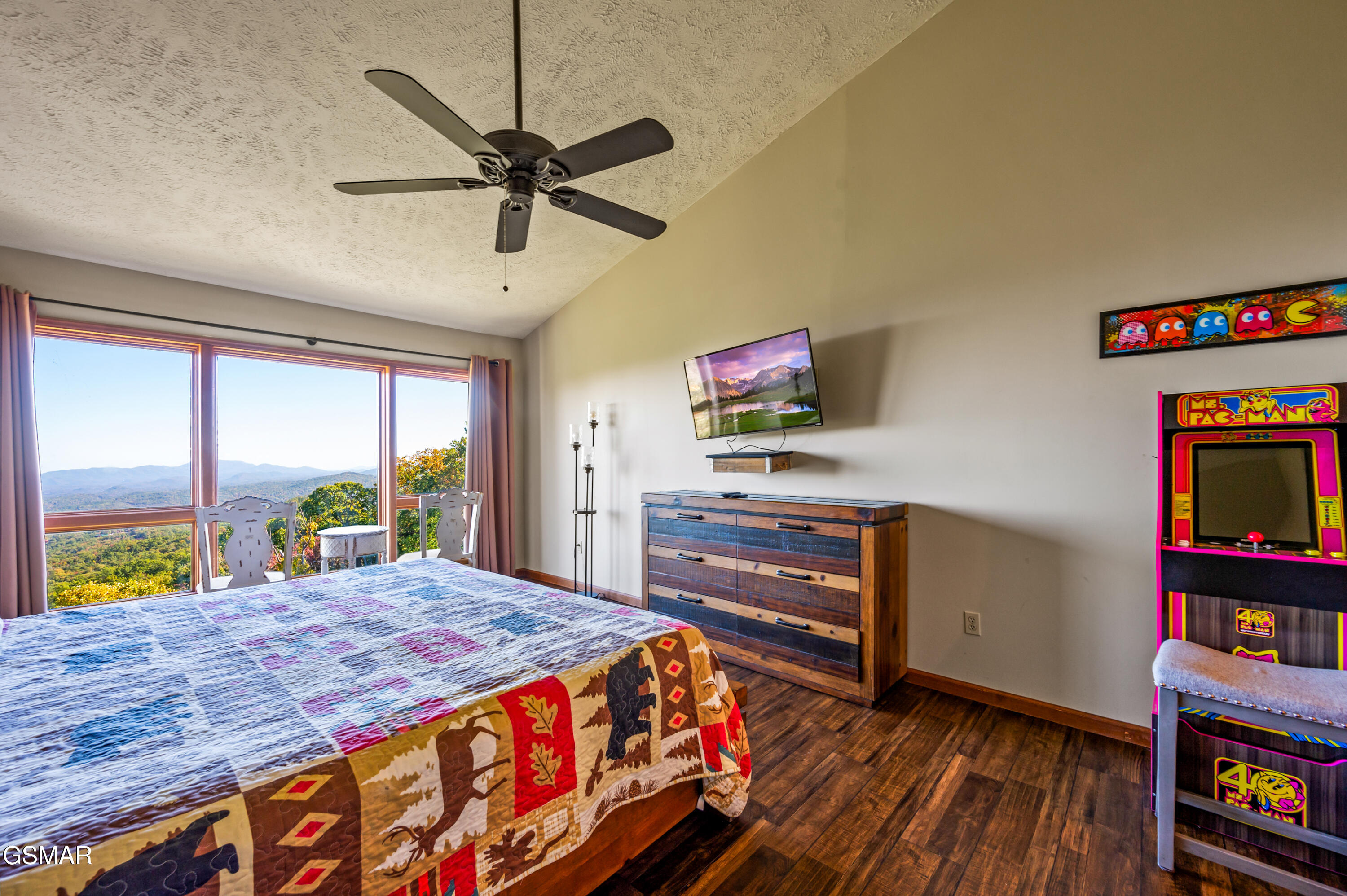 Gatlinburg, Tennessee, 37738, United States, 3 Bedrooms Bedrooms, ,3 BathroomsBathrooms,Residential,For Sale,1975218