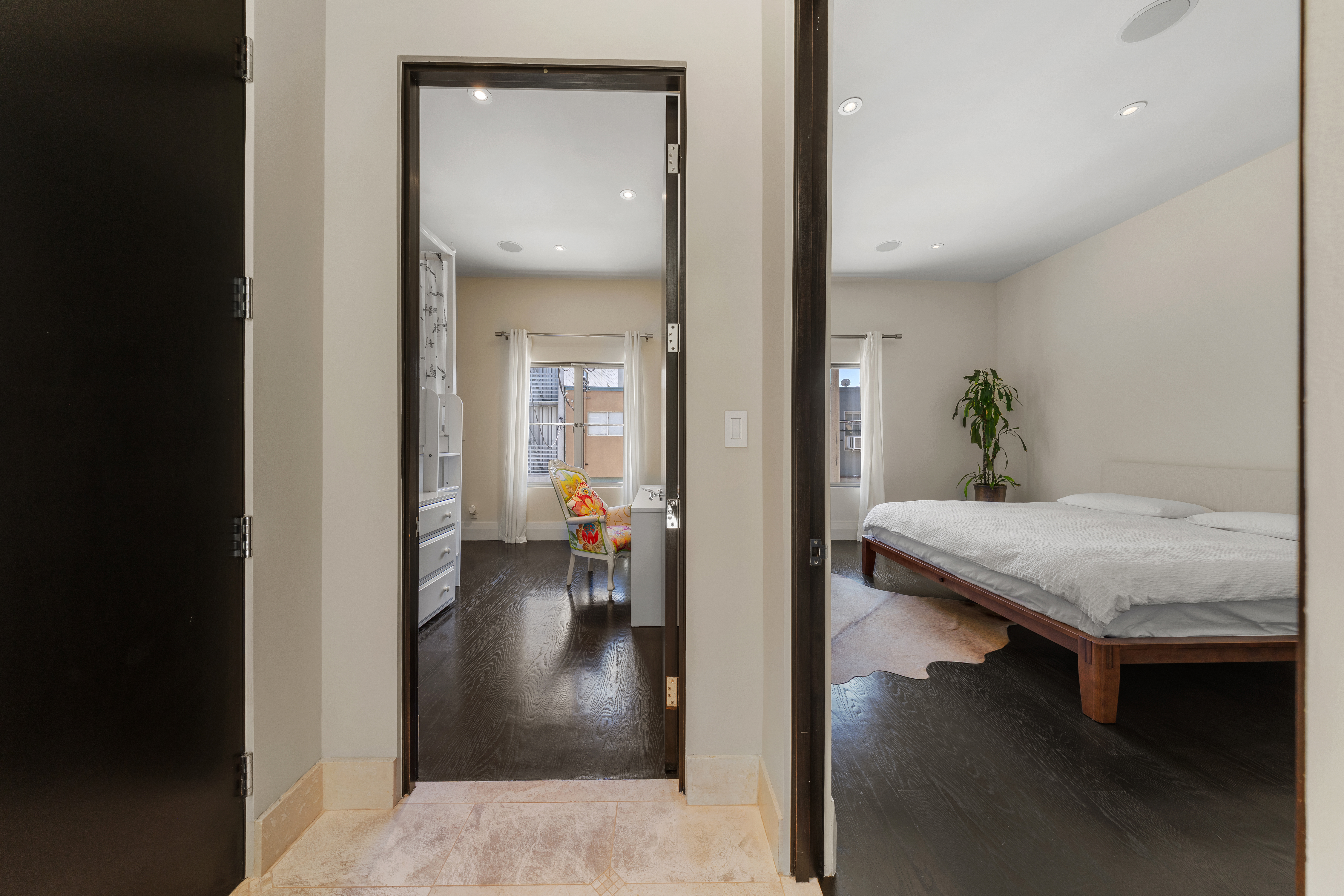  Spectacular Renovated SOMA Home with Rare Museum-Like 7-Car Garage - 物件實景