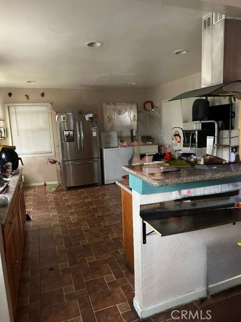 South Gate, California, 90280, United States, 4 Bedrooms Bedrooms, ,Residential,For Sale,1986153