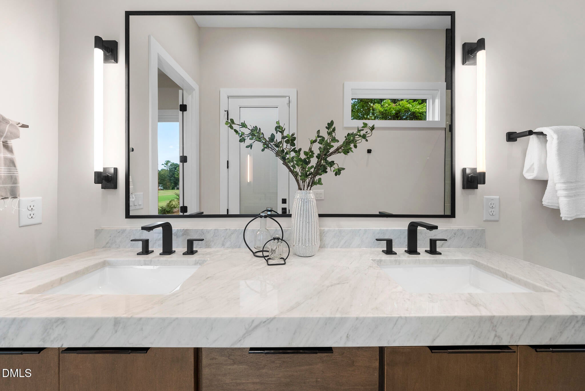 Raleigh, North Carolina, 27615, United States, 5 Bedrooms Bedrooms, ,6 BathroomsBathrooms,Residential,For Sale,1998897