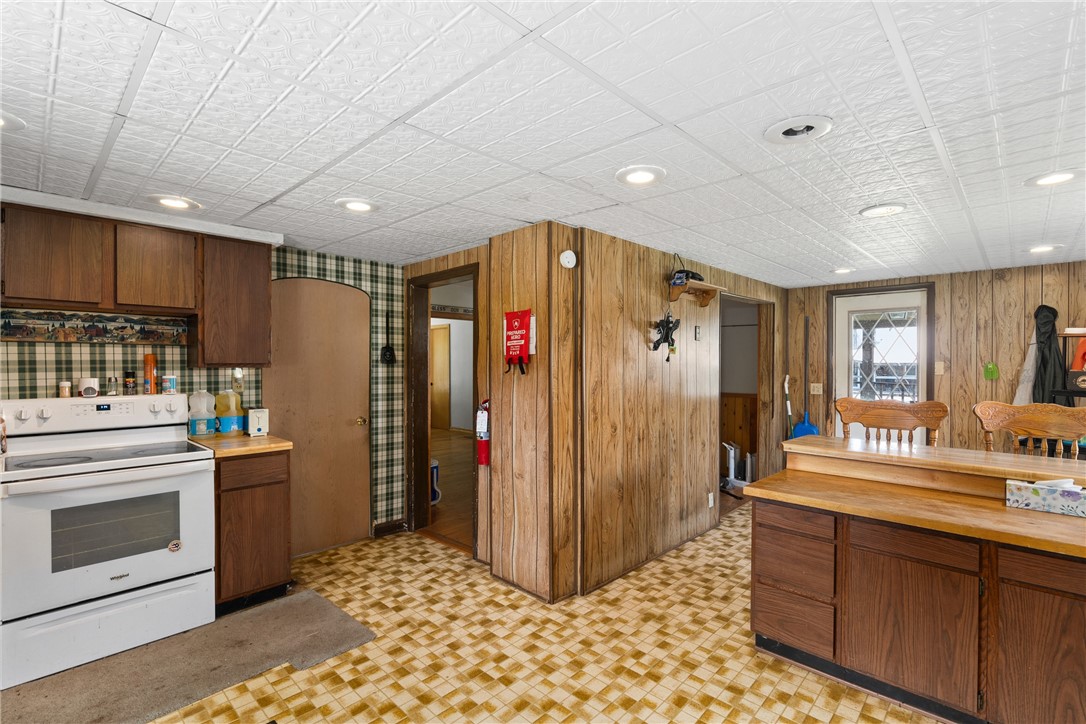 Cadott, Wisconsin, 54727, United States, 4 Bedrooms Bedrooms, ,3 BathroomsBathrooms,Residential,For Sale,1990945