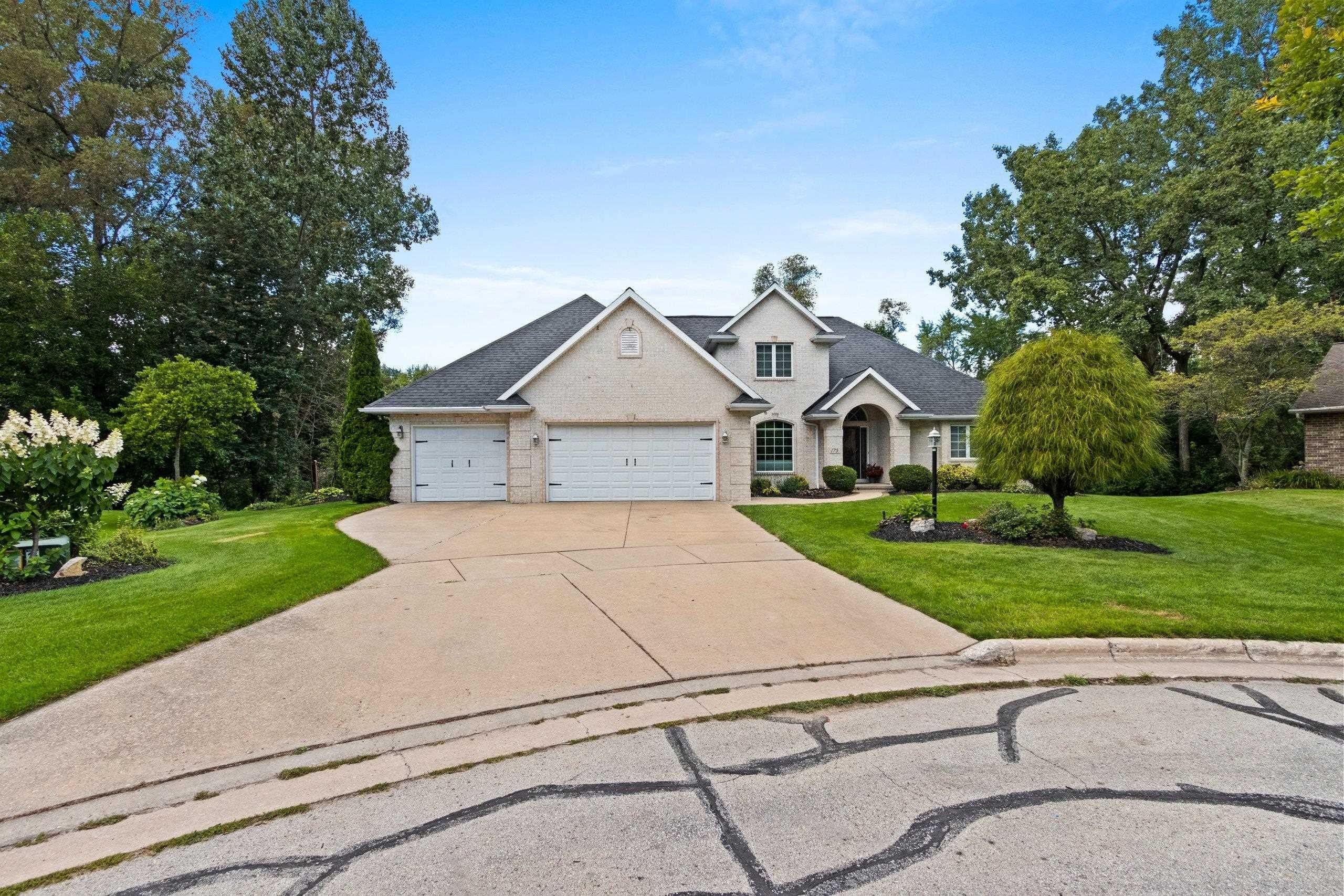 GREEN BAY, Wisconsin, 54302-5254, United States, 5 Bedrooms Bedrooms, ,4 BathroomsBathrooms,Residential,For Sale,1920394