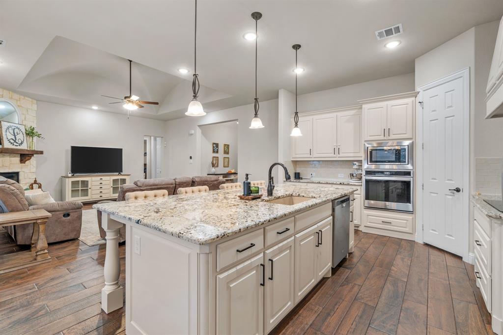 Waxahachie, Texas, 75165, United States, 4 Bedrooms Bedrooms, ,3 BathroomsBathrooms,Residential,For Sale,1981822