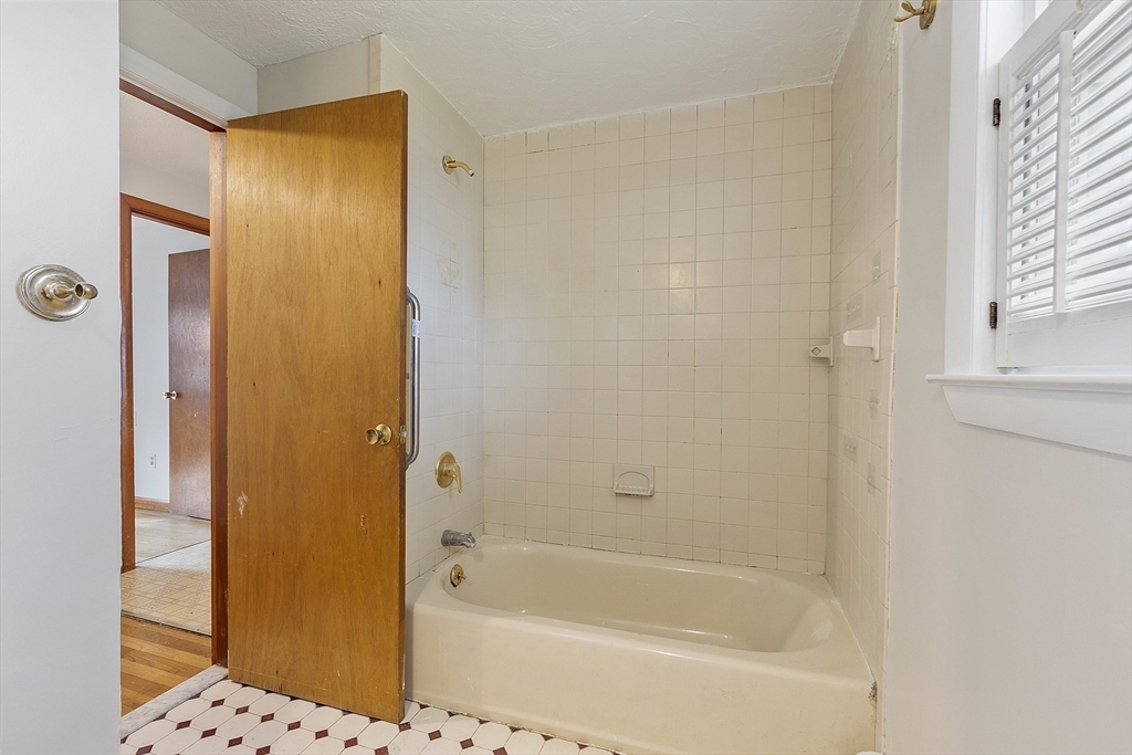 Littleton, Massachusetts, 01460, United States, 3 Bedrooms Bedrooms, ,1 BathroomBathrooms,Residential,For Sale,1991469