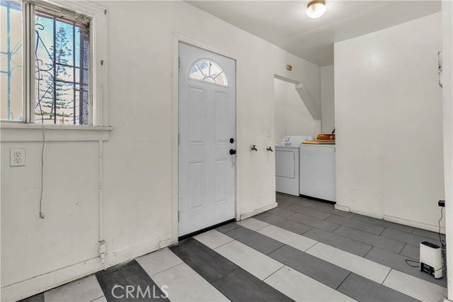 Los Angeles, California, 90061, United States, 3 Bedrooms Bedrooms, ,2 BathroomsBathrooms,Residential,For Sale,2048568
