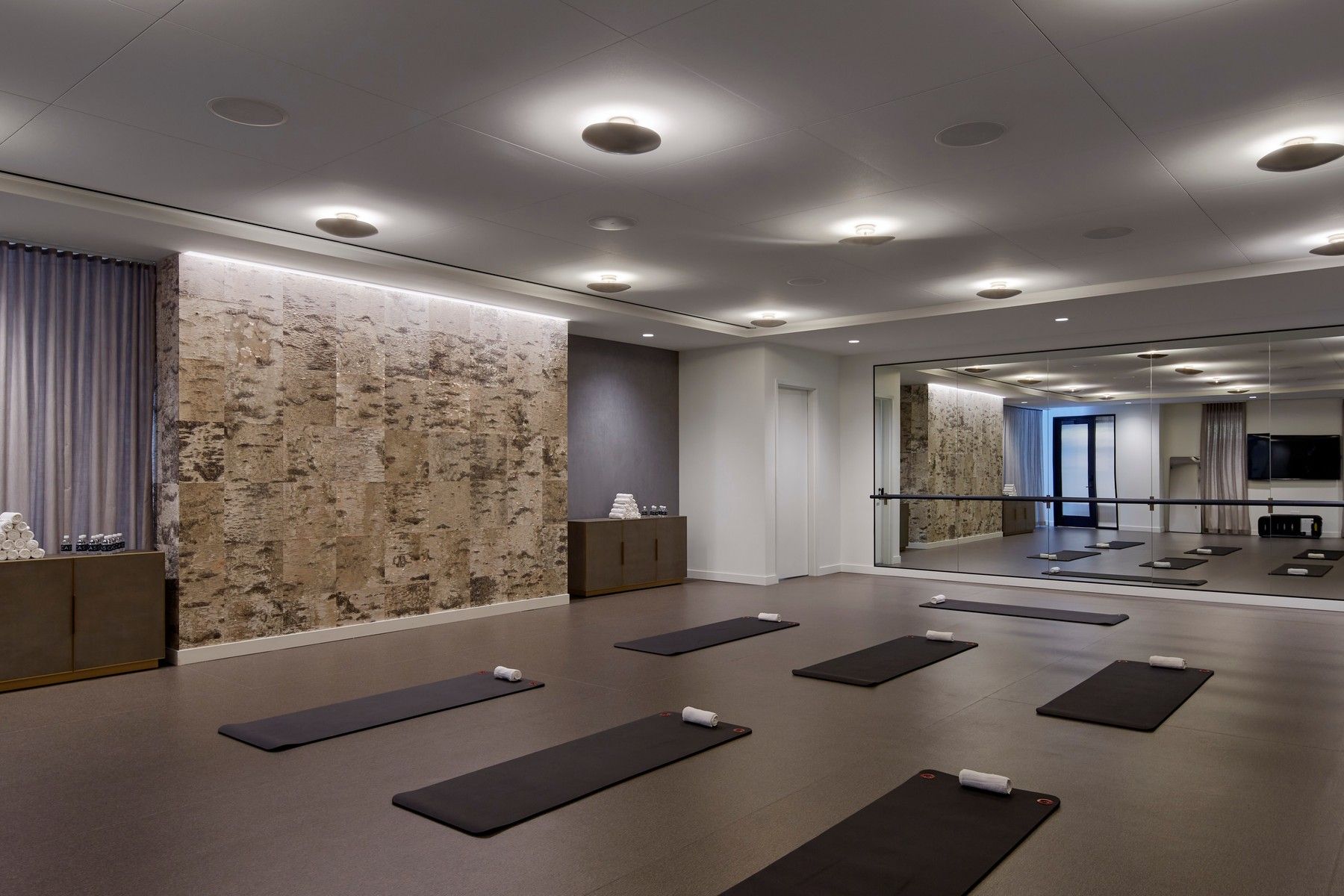  Experience Luxury Resort-style Lakefront Living at Cirrus - 物件實景