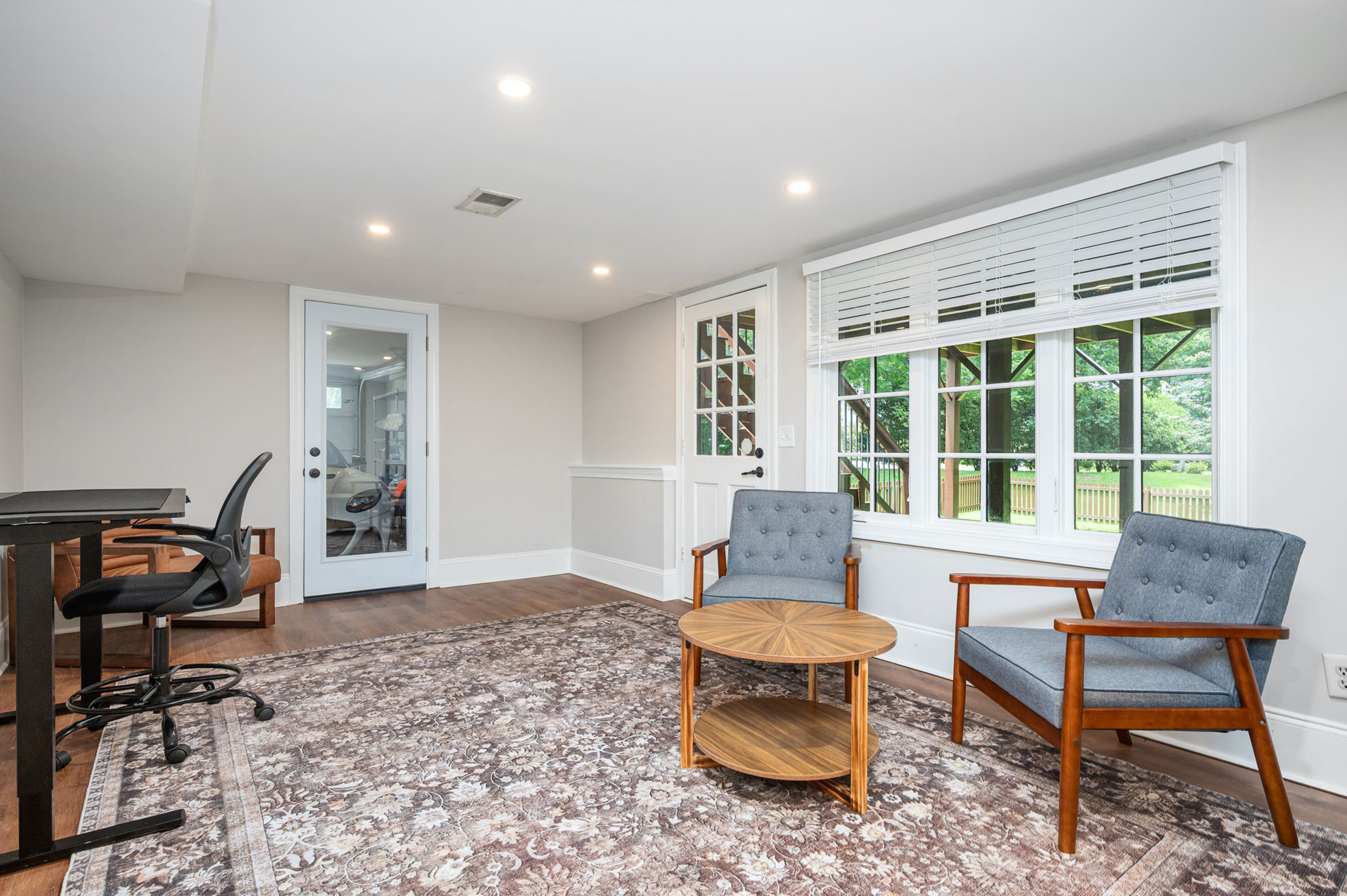  Exceptional Home Nestled on 0.83+/- Acre Picturesque Corner Lot - 物件實景