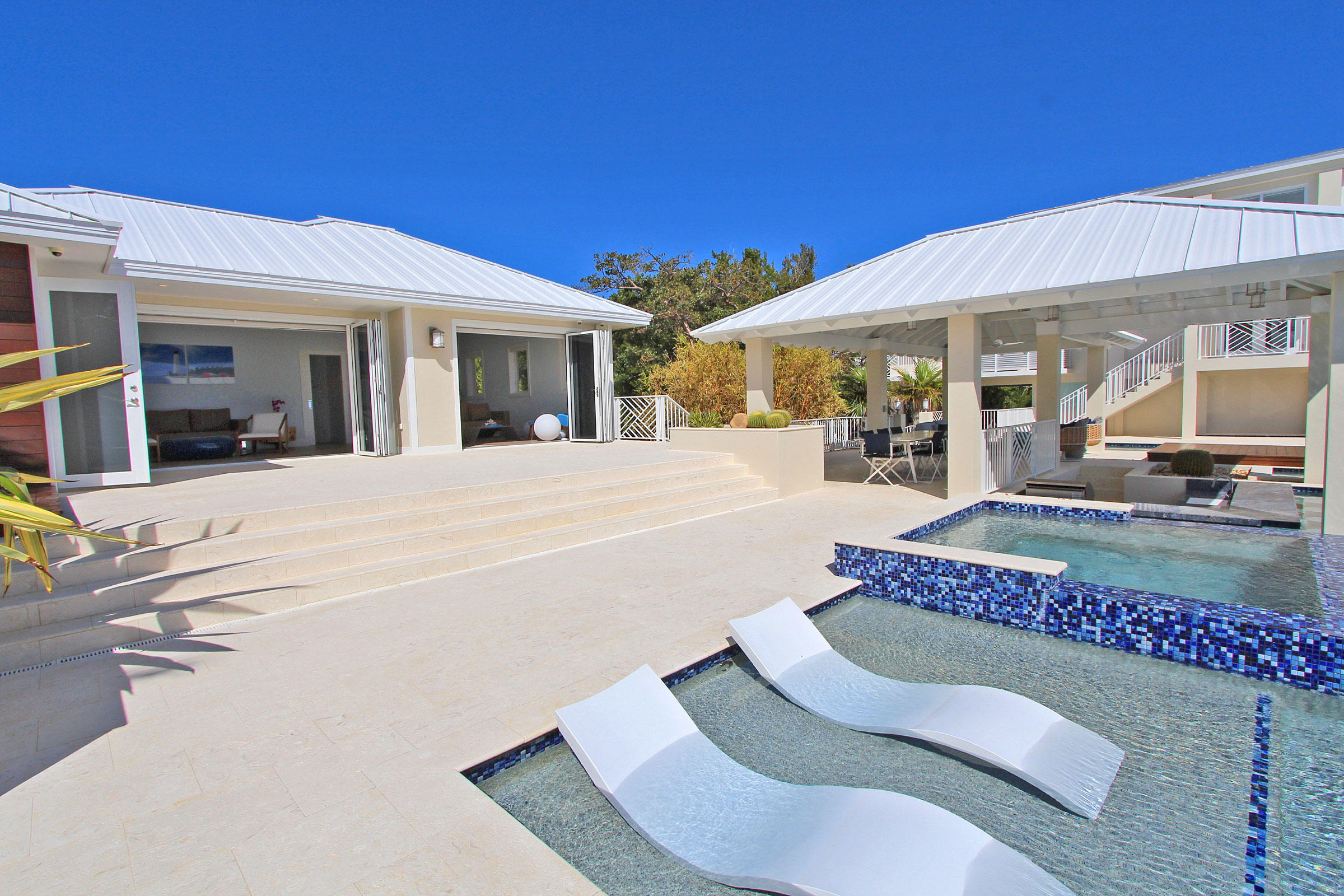 30 Ocean Front Drive, KEY LARGO, Florida, 33037, United States, 4 Bedrooms Bedrooms, ,4 BathroomsBathrooms,Residential,For Sale,30 Ocean Front Drive,1675367