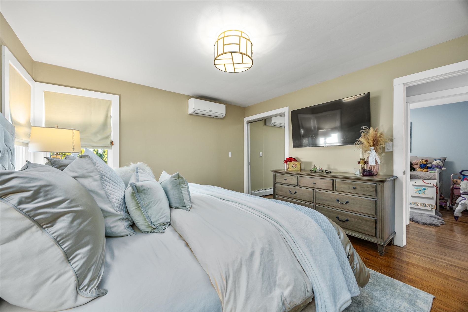 Howard Beach, New York, 11414, United States, 6 Bedrooms Bedrooms, ,2 BathroomsBathrooms,Residential,For Sale,2005661