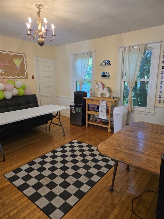 Amherst, Massachusetts, 01002, United States, 5 Bedrooms Bedrooms, ,2 BathroomsBathrooms,Residential,For Sale,1979386