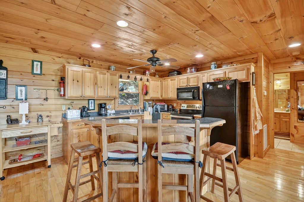 Blue Ridge, Georgia, 30513, United States, 3 Bedrooms Bedrooms, ,3 BathroomsBathrooms,Residential,For Sale,1965953