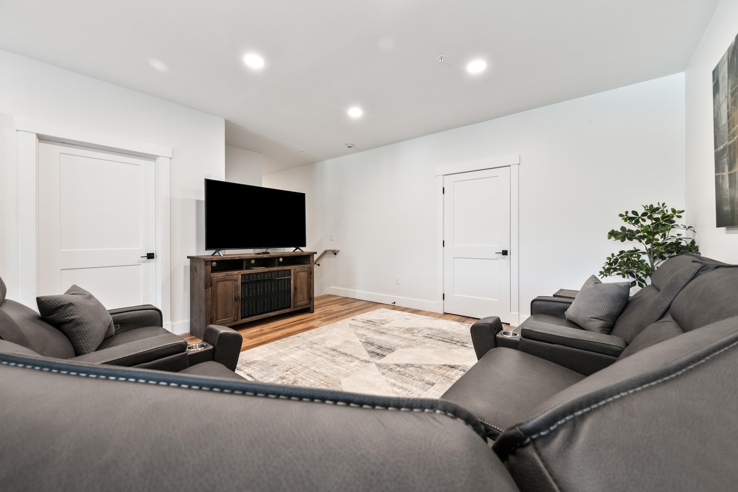 Conway, New Hampshire, 03860, United States, 3 Bedrooms Bedrooms, ,2 BathroomsBathrooms,Residential,For Sale,1991072