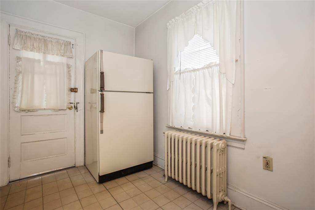 New Hyde Park, New York, 11040, United States, 3 Bedrooms Bedrooms, ,2 BathroomsBathrooms,Residential,For Sale,1923686
