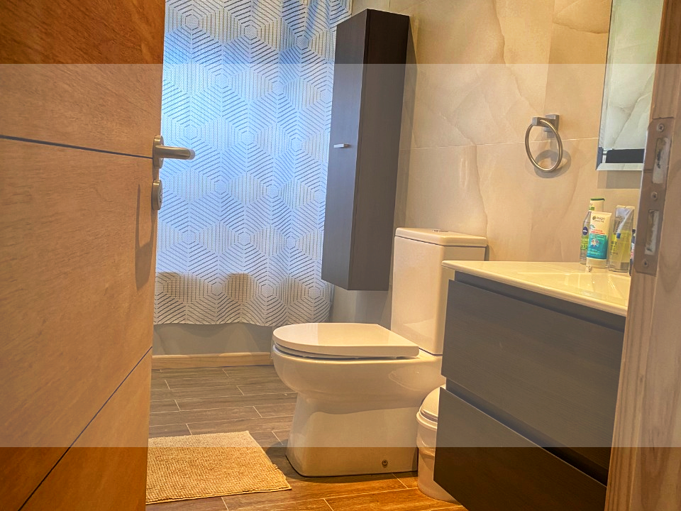 Puerto Varas, Chile, 4 Bedrooms Bedrooms, ,2 BathroomsBathrooms,Residential,For Sale,1882497