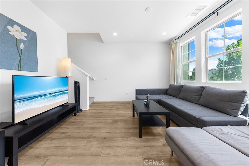 Chino, California, 91708, United States, 2 Bedrooms Bedrooms, ,3 BathroomsBathrooms,Residential,For Sale,1932480