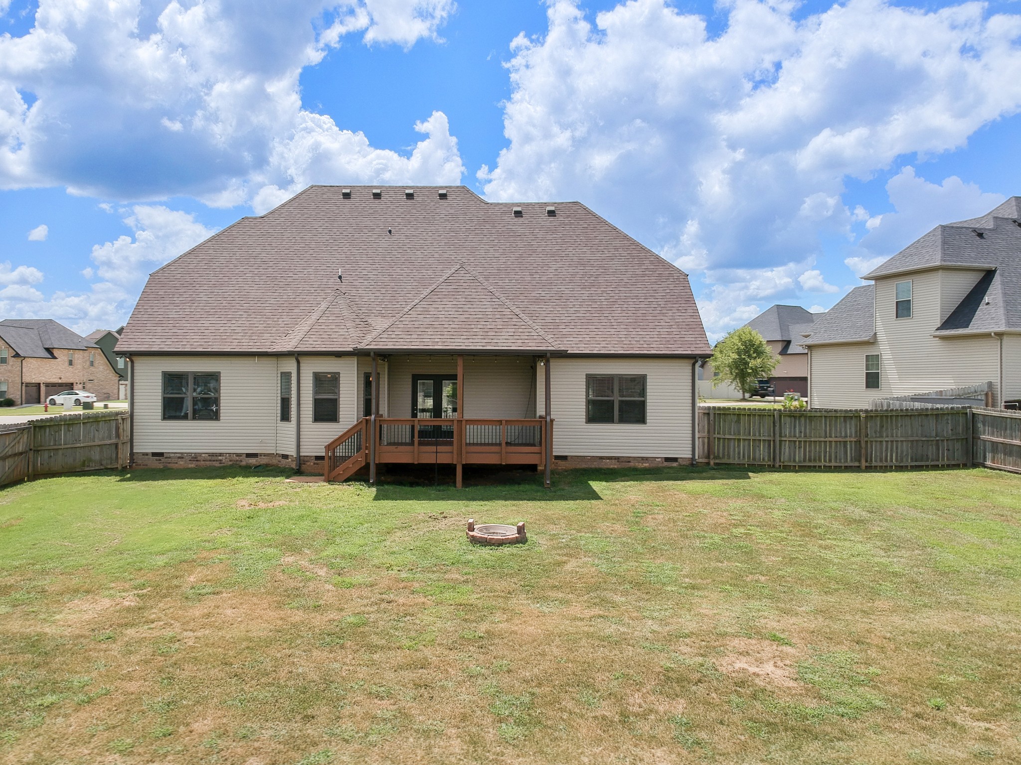 Clarksville, Tennessee, 37043, United States, 5 Bedrooms Bedrooms, ,4 BathroomsBathrooms,Residential,For Sale,1914248