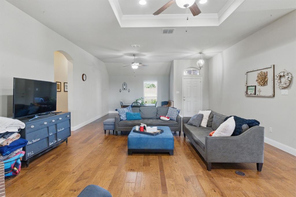 Weatherford, Texas, 76087, United States, 3 Bedrooms Bedrooms, ,3 BathroomsBathrooms,Residential,For Sale,1929986