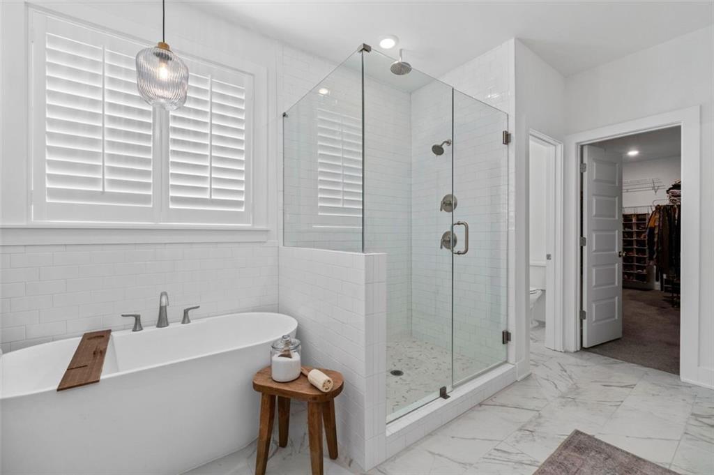 Gainesville, Georgia, 30506, United States, 5 Bedrooms Bedrooms, ,5 BathroomsBathrooms,Residential,For Sale,1846950