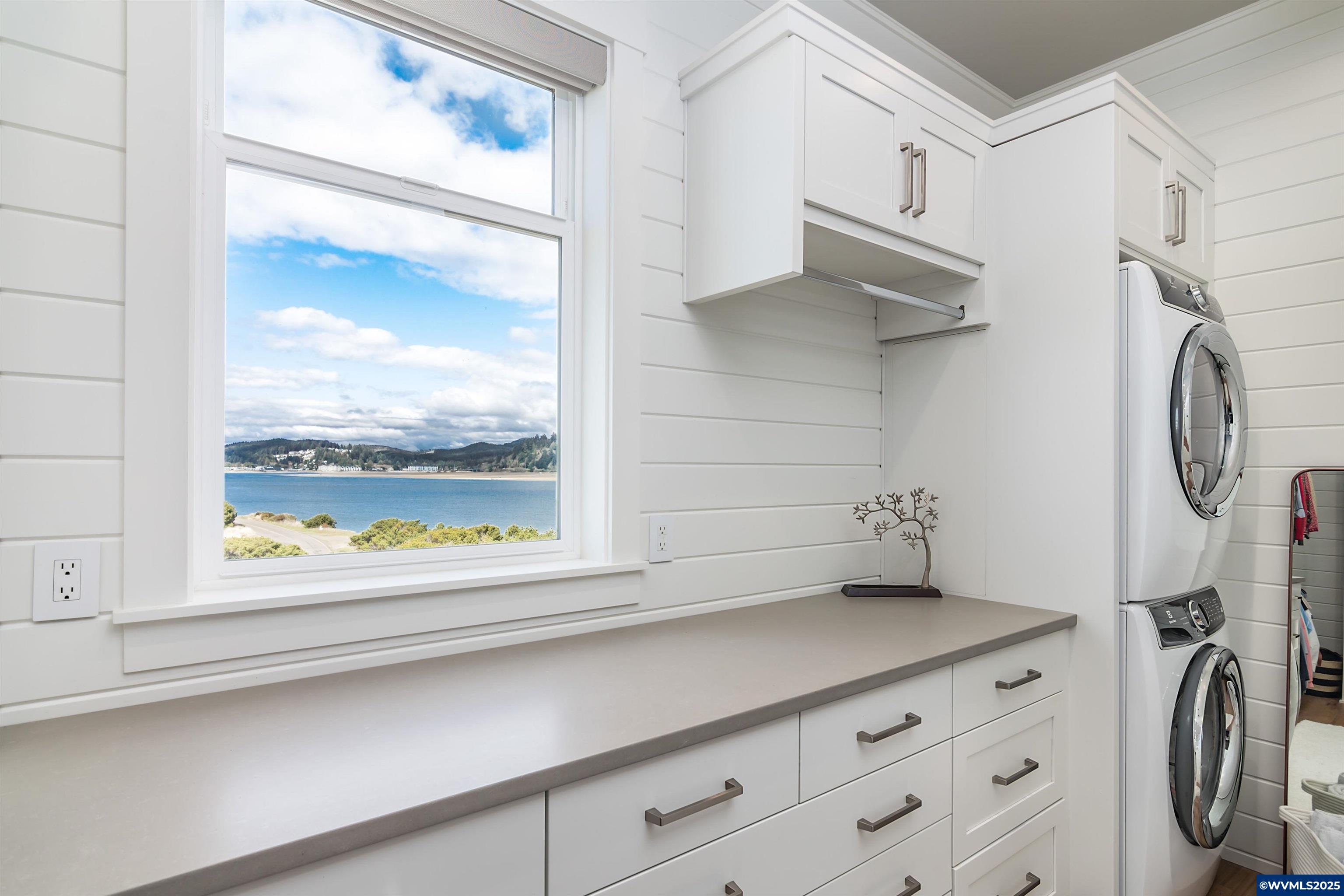 Gleneden Beach, Oregon, 97388, United States, 4 Bedrooms Bedrooms, ,6 BathroomsBathrooms,Residential,For Sale,1793897