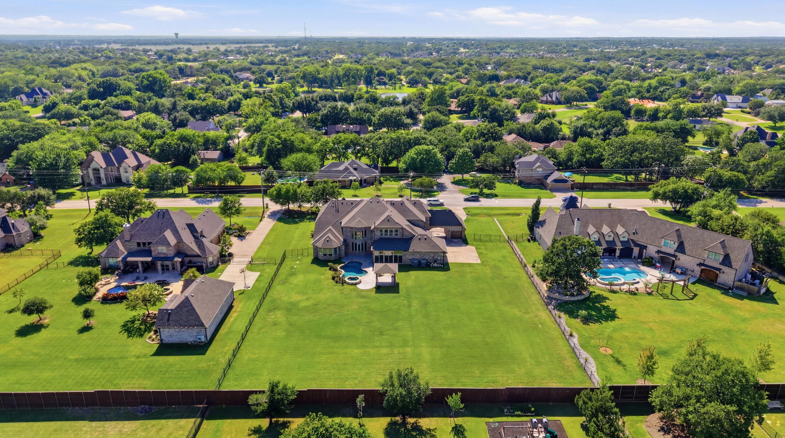  6/6.1 with Pool on 1+ Acre in Double Oak - 物件實景