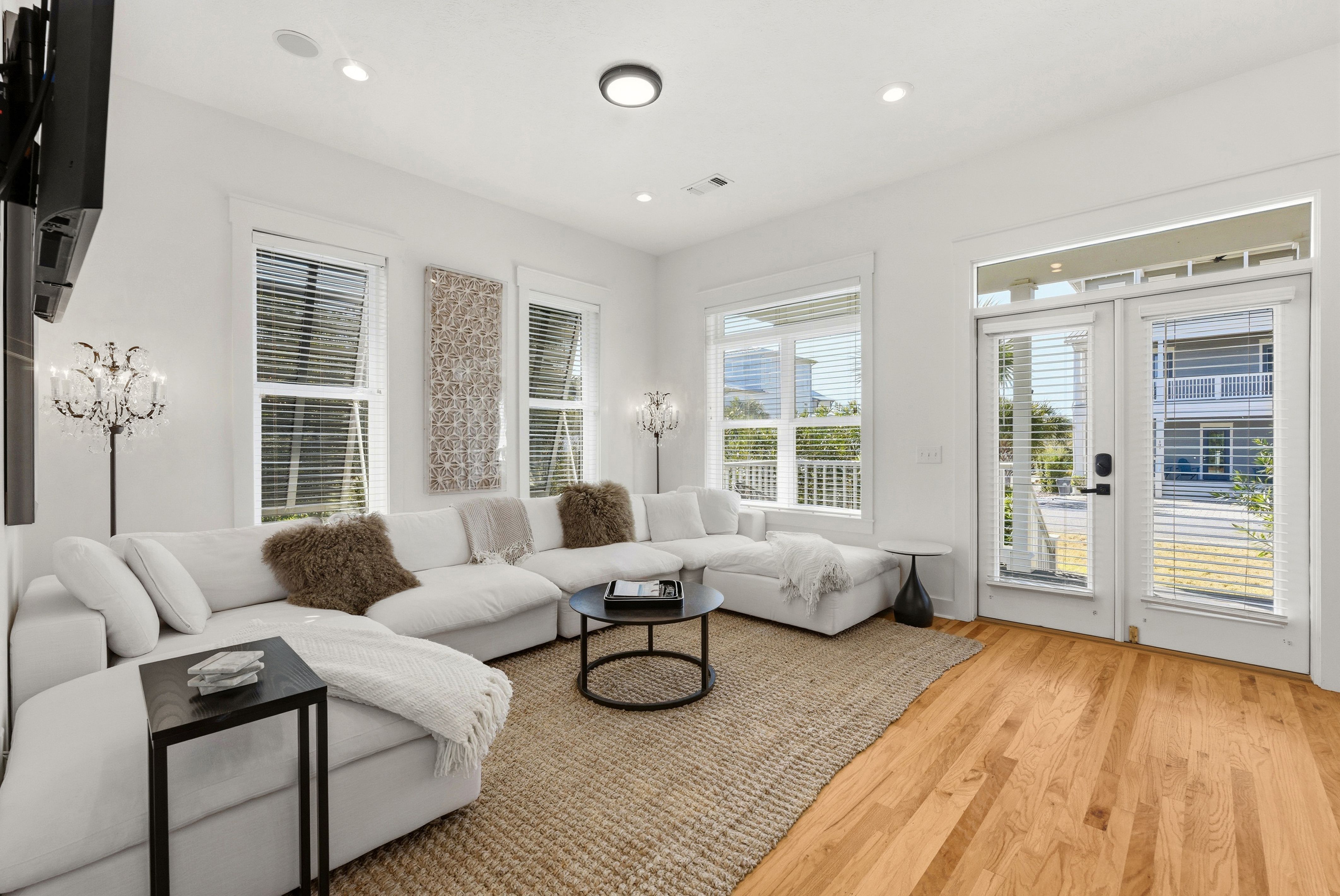  Single Story Home Located on Private Street with Deeded Beach Access - 物件實景