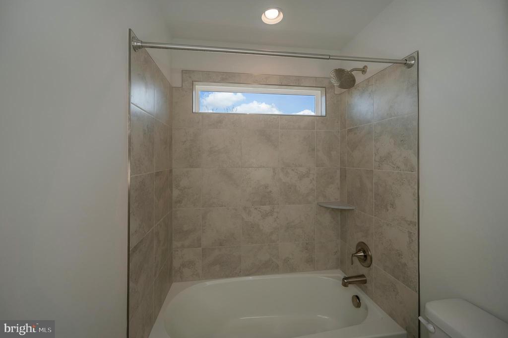 Fredericksburg, Virginia, 22406, United States, 4 Bedrooms Bedrooms, ,5 BathroomsBathrooms,Residential,For Sale,2002501