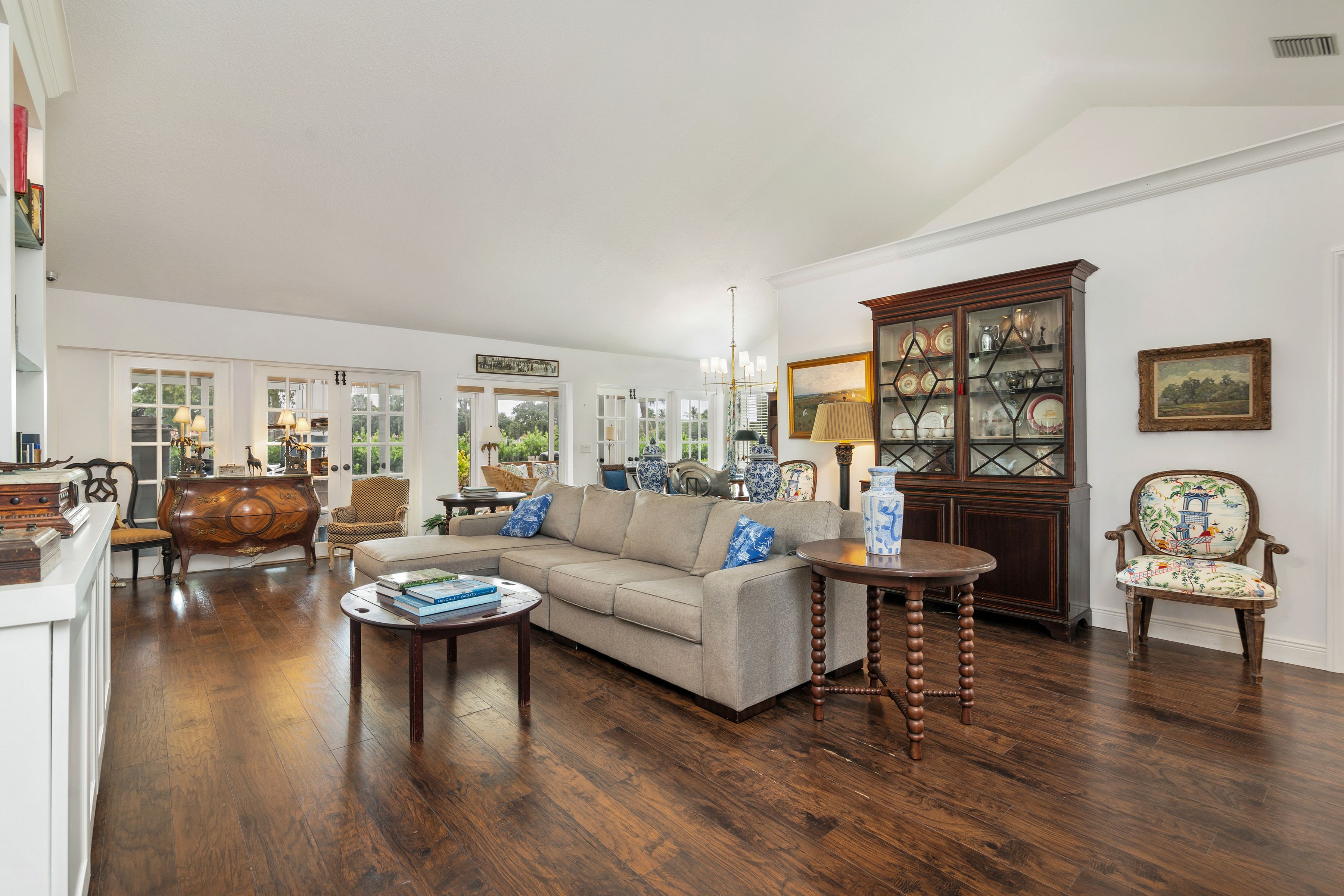  2402 Saratoga Bay Drive - 物件實景